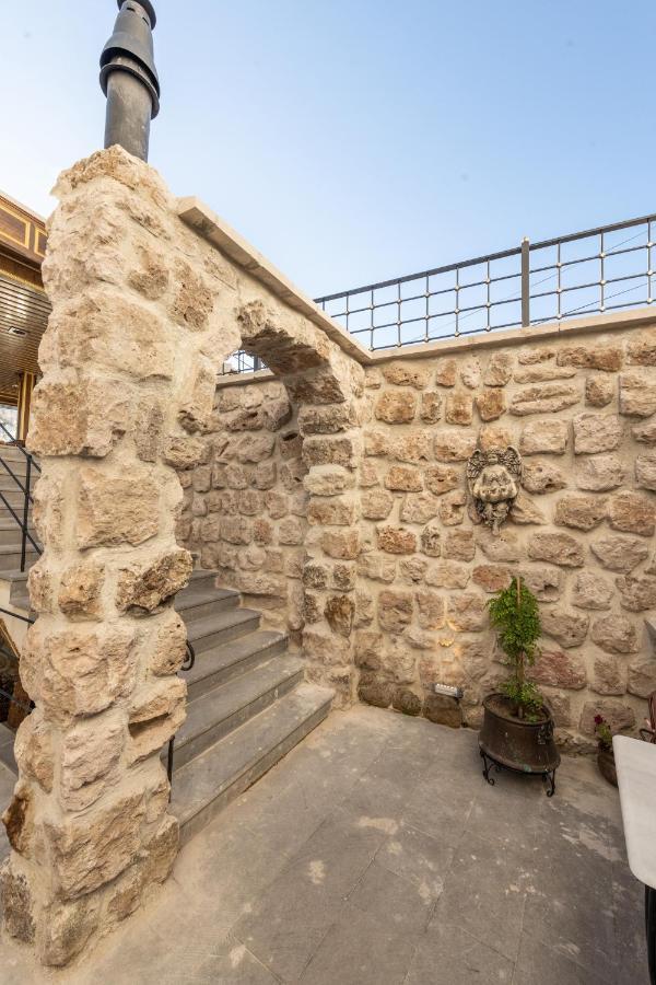 Foremanson Cave Hotel *